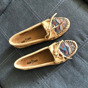 *NEW* Minnetonka moccasins